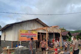 Polres Maluku Tengah bedah rumah warga yang tak layak huni