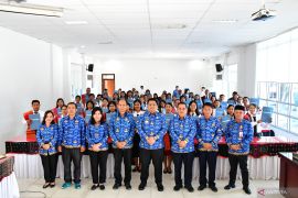 Bupati Samosir Vandiko Gultom serahkan SK 54 PPPK tenaga guru