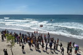 Basarnas temukan wisatawan tenggelam di Pantai Taipa Page 3 Small