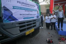 Menteri perdagangan lepas ekspor produk furniture