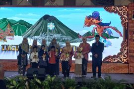 Lulus akademik dan "tahfidz", 80 pelajar MI MAS diwisuda