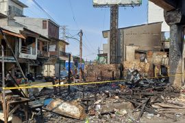 Garis polisi terpasang di TKP kebakaran di Jalan Semeru Raya