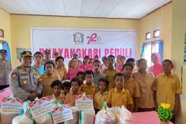 Polres Matim salurkan bansos kepada siswa SLBN dan pesantren