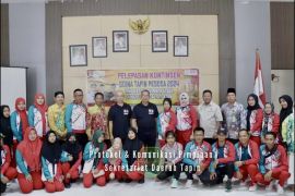 Pemkab Tapin lepas atlet SOIna pada gelaran PeSOda Kalsel di HSS