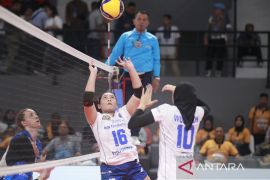 Bandung bjb Tandamata menghajar JPE tiga set langsung