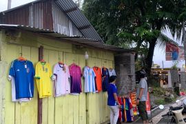 Demam Euro 2024, pernak pernik Euro laris terjual di Kota Ambon