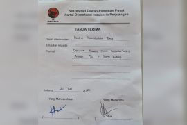 Bakal calon Wakil Wali Kota Ambon Diana Padang daftar ke DPP PDIP