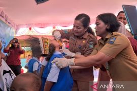 Vaksinasi polio 2024 di Teluk Bintuni mencapai 97,9 persen