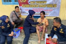 Polres OKU bantu obat dan vitamin untuk disabilitas