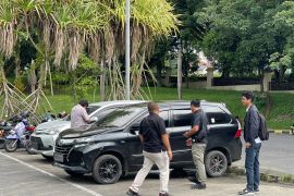 Polda Maluku Utara periksa Bupati Halmahera Utara terkait bubarkan aksi demo gunakan parang