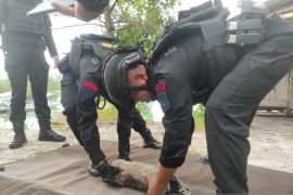 Nelayan Belitung temukan benda mencurigakan mirip mortir