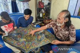 Melubang dan menuang asa lestari Layang Kuau Raja Tebuk Isi