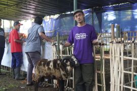 Marbot Masjid Salman Bandung hibahkan hadiah kurban pada ibunya