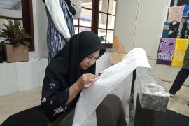 Dinas UKM siapkan pelatihan pembuatan tas dari Batik Mataram