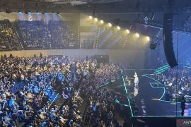 Ruth Sahanaya menyanyikan "Pesta", fans terlena