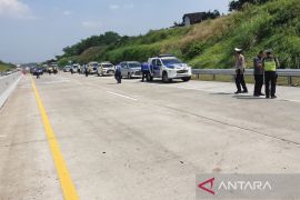 Empat tewas dalam kecelakaan truk dan Pajero di tol Semarang-Batang