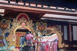 Kabupaten Lampung Barat pentaskan tradisi Pusaka Lama di Pesta Kesenian Bali