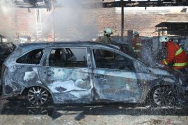 Kebakaran bengkel Damri di Surabaya