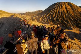 Sakralnya ritual Yadnya Kasada Suku Tengger di Gunung Bromo