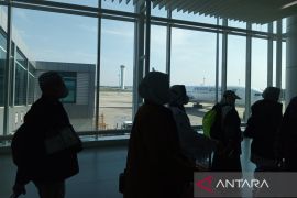 Pj Gubernur Jabar sambut kloter pertama jamaah haji asal Subang tiba di Bandara Kertajati