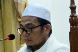 Ustadz Ghazali ingatkan dengar pembicaraan orang lain hukumnya haram
