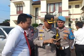 Kapolsek Pondok Aren geledah ponsel anggota untuk cegah judi online