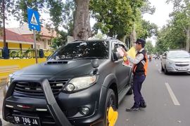 Dishub Mataram gembok kendaraan pengantar pendaftar PPDB parkir sembarangan