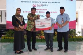 Bank Jatim perbaiki 20 rumah tidak layak huni di Situbondo
