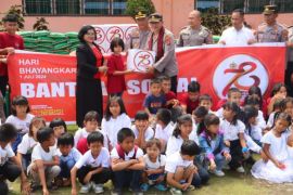 Polres Tapanuli Selatan beri  bantuan ratusan sembako ke panti asuhan