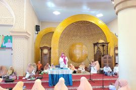 Anggota DPD RI Emma Yohanna Silaturahmi dengan ribuan wirid yasin Se-Pasaman Barat