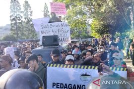 Penertiban PKL Puncak tetap dilakukan meski pedagang menolak