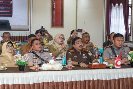 Lewat zoom, Wali Kota Pematangsiantar dan Kapolres Simalungun mendengar arahan presiden terkait digitalisasi perizinan