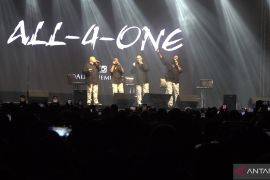 All-4-One sapa penggemar di Jakarta dengan "I Can Love You Like That"