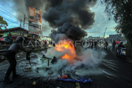 Aksi tutup jalan pedagang PKL Puncak Bogor Page 1 Small