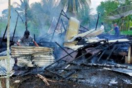 Rumah janda di Meranti ludes terbakar, Kades sibuk galang dana ke warga