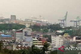 Legislator " Pemda manfaatkan kehadiran kapal pesiar rangsang ekonomi warga