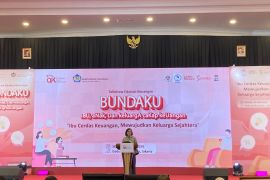 Sri Mulyani ingatkan masyarakat saring informasi demi hindari bahaya pinjol