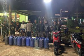 Satgas Pamtas RI-PNG gagalkan penyelundupan 700 liter BBM jenis Pertalite