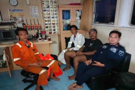 Kemenhub evakuasi kebakaran kapal MV. Noah Satu di Perairan Tuban Laut Jawa