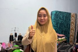 Berkat aplikasi mobile JKN, Nurul dapat mengakses layanan administrasi di manapun berada