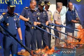 Bea Cukai Banjarmasin musnahkan 1,5 juta batang rokok tidak resmi