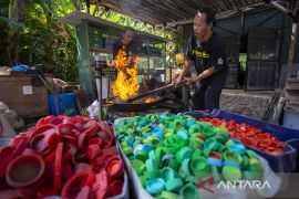 Pengolahan daur ulang sampah plastik