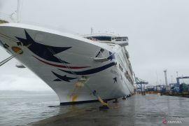 Dispar Maluku harapkan bantuan bus pariwisata dari kemenhub layani turis