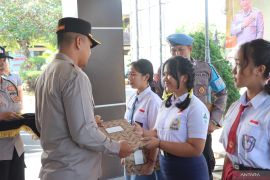 Polres Jembrana beri beasiswa anak polisi berprestasi