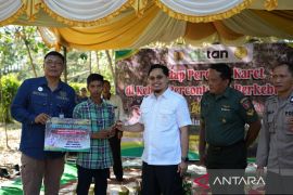 Bupati HST beri bantuan alsintan 8 poktan guna tingkatkan produksi karet