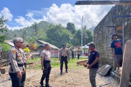 Polres Buru Selatan bedah rumah warga kurang mampu di Namrole