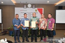 Dukung perekonomian masyarakat, Bupati Lingga teken MoU dengan BRK Syariah