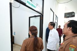  Widodo inspects C Kalimantan's Tamiang Layang Public Hospital