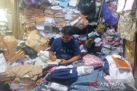 Penjualan baju seragam sekolah di Banjarmasin meningkat