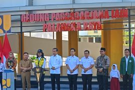 Jokowi launches 16 educational infrastructure projects in C Kalimantan